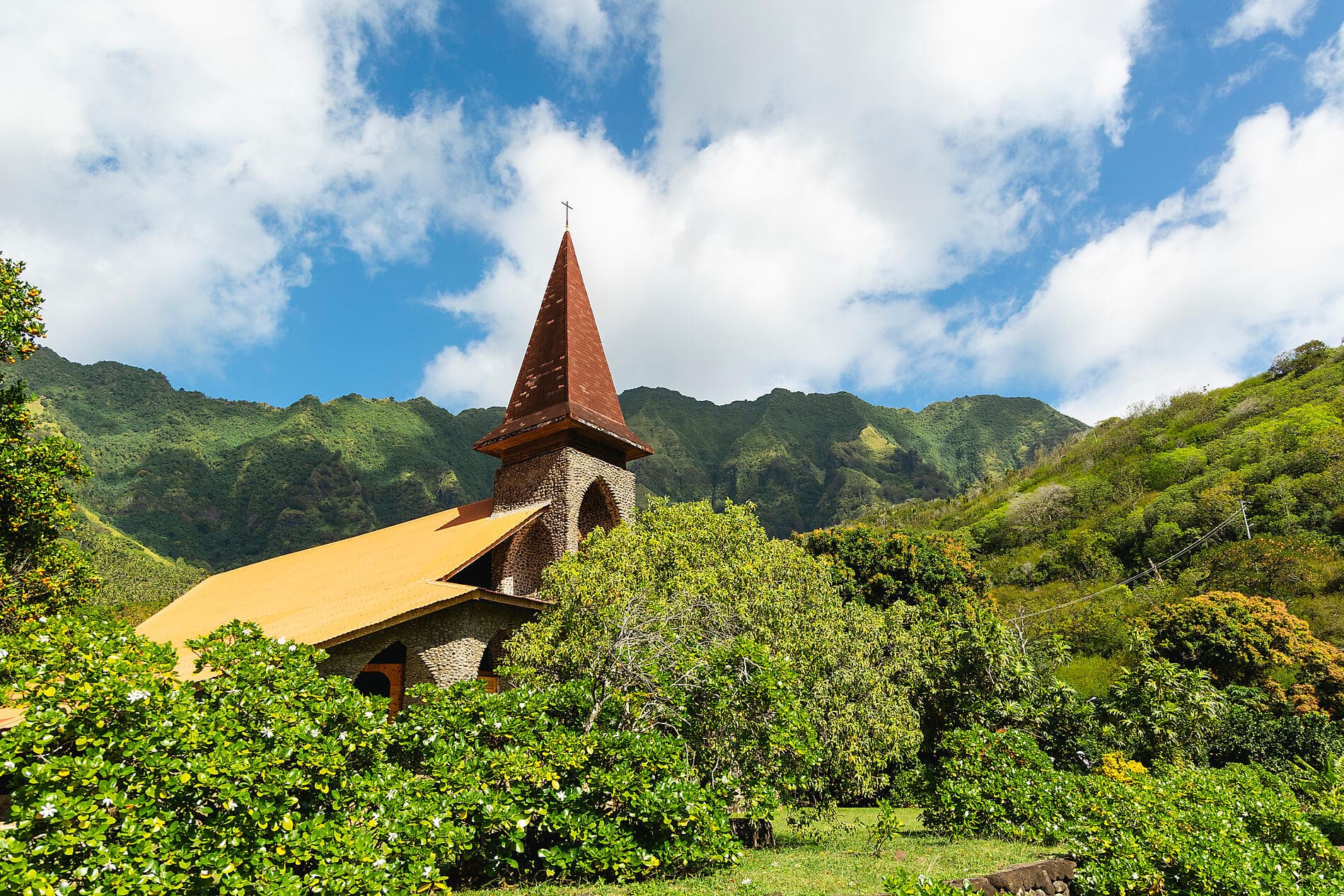 Polynesian Bliss : Marquesas and Tuamotu 