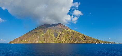 Oct 5, 26 - Sailing in front of Stromboli